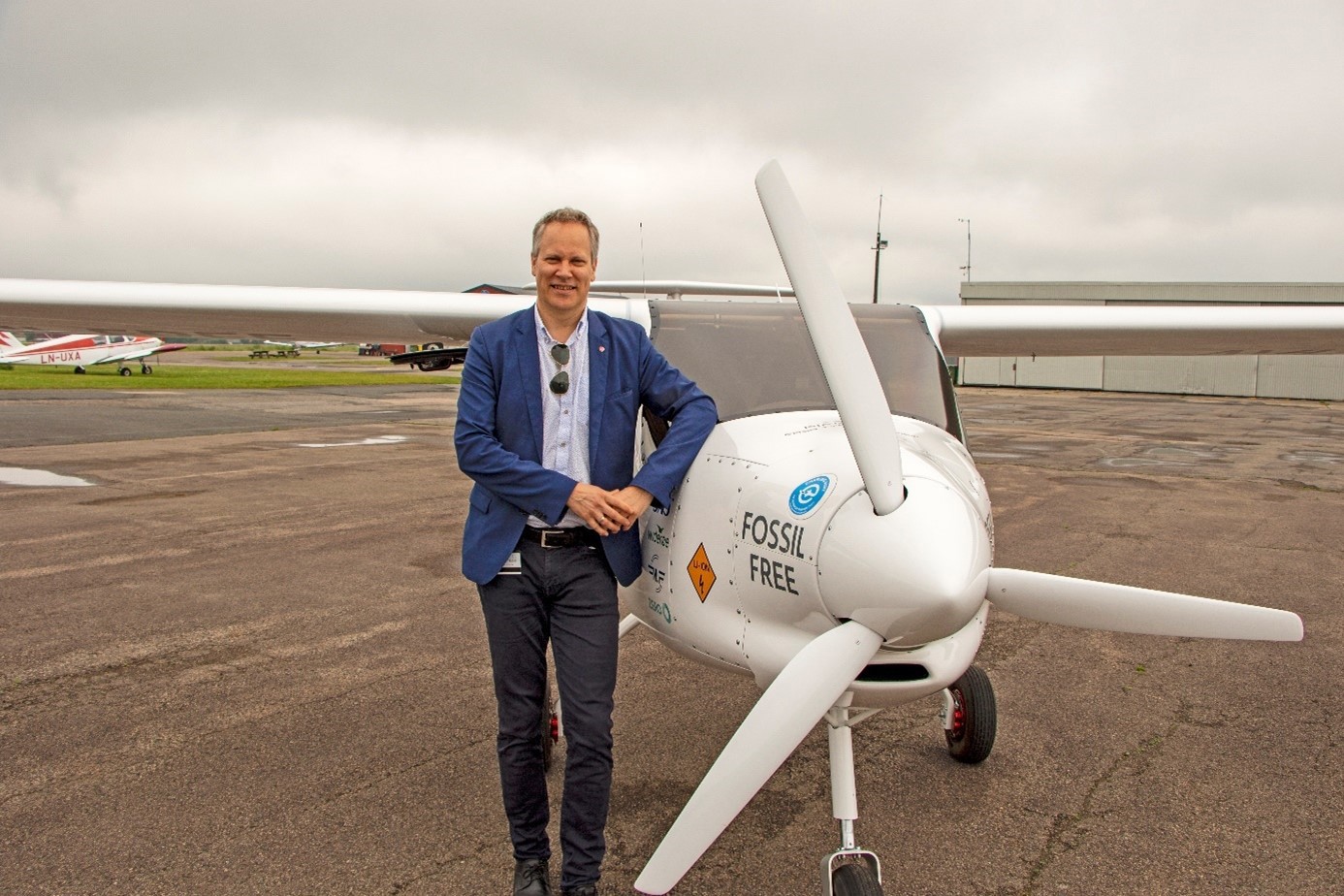 Elfly og minister.jpg