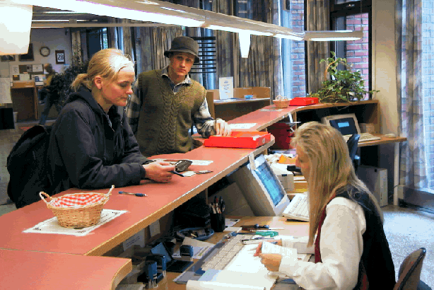 Figur 4-1 Tjenesteyting og service: Viktige funksjoner i politiets arbeid. (Foto: Helge Hovin)