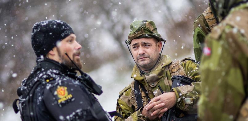 Soldater i Heimevernet og Politiet samarbeider under øvelsen Bifrost i 2019.