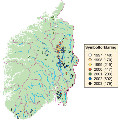 Figur 3.11 Kartfestede data for kadaver av sau/lam gjenfunnet
 og vurdert som dokumentert eller antatt drept av ulv i Sør-Norge
 i perioden 1997–2003 (antall pr. år i parentes).