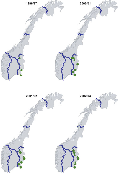 Figur 6.9 Forvaltningsregioner og familiegrupper (sirkler) + revirmarkerende
 par (trekanter) av ulv 
 i Norge, inkludert grenseområdene til Sverige, i 1996/97
 og perioden 2000/01–2002/03.