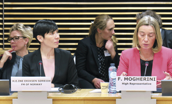 Figur 2.5 Utenriksminister Ine Eriksen Søreide og høyrepresentant Federica Mogherini på møte i giverlandsgruppen for Palestina (AHLC), mars 2018