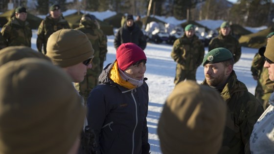 Bildet er fra mars i år da forsvarsminister Ine Eriksen Søreide møtte US Marines på øvelse Joint Viking i Finnmark.