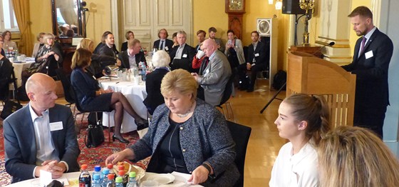 Statsminister Erna Solberg og helse- og omsorgsminister Bent Høie arrangerte toppmøte om hvordan helsetjenestene kan bli enda bedre.