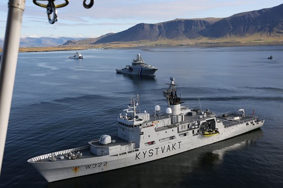 Norsk og islandsk kystvaktskip 