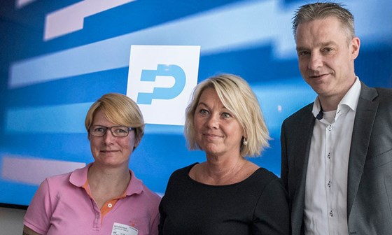 Bildet viser prosjektleder Linda Marie Skalde, NAV Skedsmo, statsråd Monica Mæland og direktør i Difi Steffen Sutorius. 