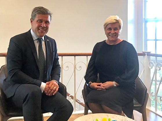 Islands finansminister Bjarni Benediktsson og finansminister Siv Jensen (FrP).