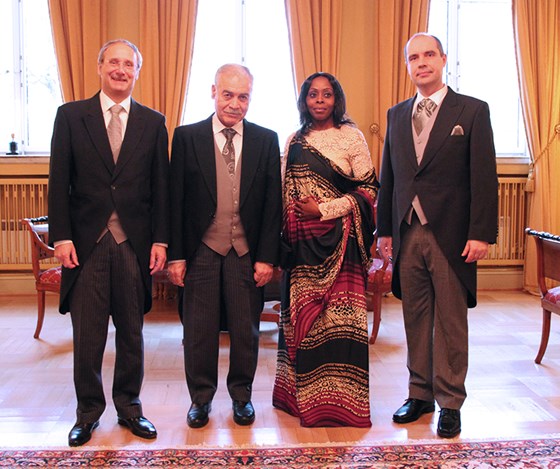 Fra venstre: Sveits’ ambassadør, H.E. dr Alain-Denis Henchoz, Iraks ambassadør, H.E. herr Shakir Qasim Mahdi, Rwandas ambassadør, H.E. fr. Christine Nkulikiyinka, Tsjekkias ambassadør, herr Jaroslav Knot