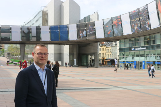 Per S. Nestande er Stortingets bindeledd til Europaparlamentet