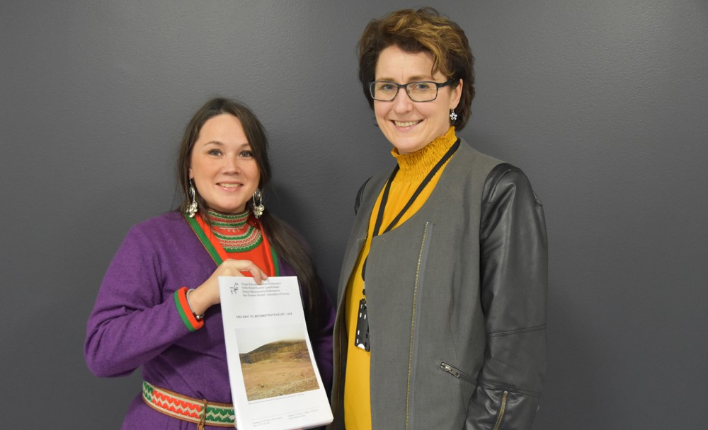 Norgga Boazosápmelaččaid Riikkasearvvi (NBR) jođiheaddji Ellinor Marita Jåma geigii NBRa gáibádusa Stáhta šiehtadallanjođiheaddjái Anne Mari Glosli. 