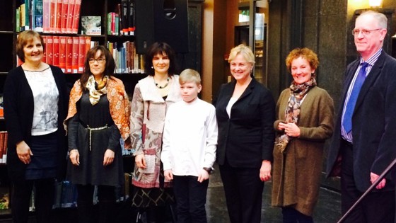 Gruppebilde av nyordjegere og kulturminsiteren på Deichmanske bibliotek i Oslo.