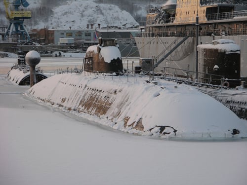 Figur 4.2 Dekommisjonert Victor III-ubåt til hugging ved Nerpa-verftet
 utenfor Mumansk