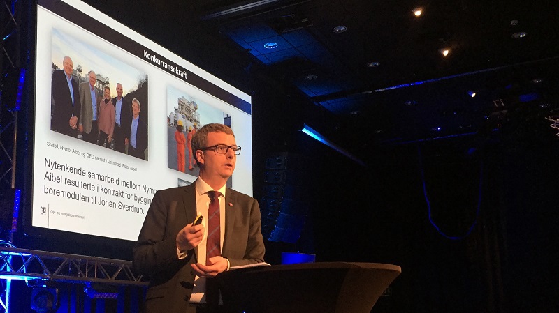 Olje- og energiminister Terje Søviknes på Offshore strategikonferansen i Stavanger (foto: HEV/OED) Olje- og energiminister Terje Søviknes på Offshore strategikonferansen i Stavanger (foto: HEV/OED)