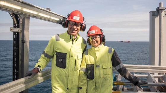 Bilde av olje- og energiminister Terje Aasland og områdedirektør Grete Haaland 