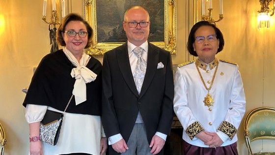 Bilde av ambassadørar ståande oppstilt