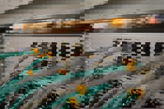 Bilde av strømkabler.