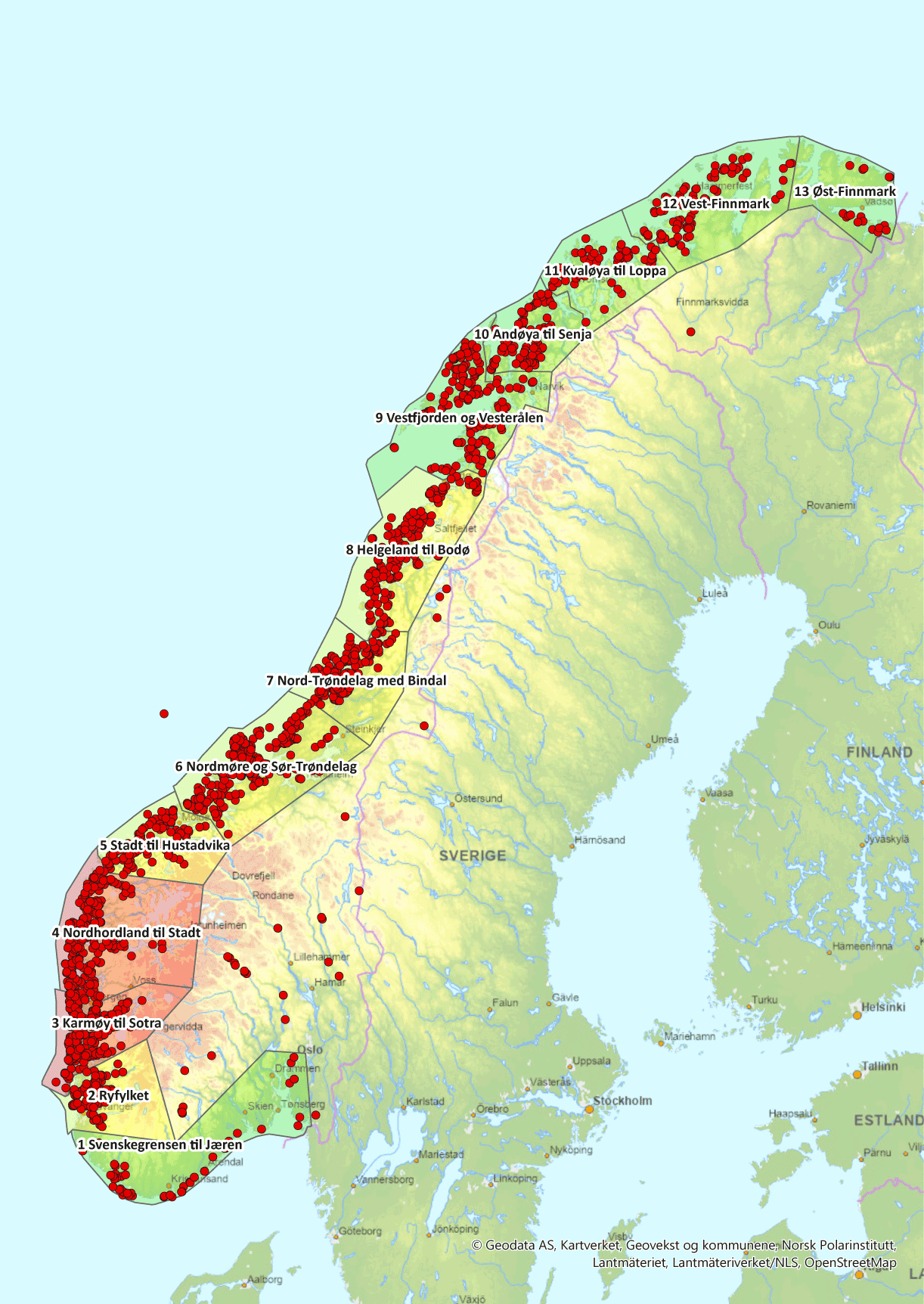 Figur 3.2 Markert med røde sirkler er alle akvakulturlokaliteter i Norge per 14. februar 2025. I tillegg illustreres inndelingen i de 13 produksjonsområdene for produksjon av laks, ørret og regnbueørret, samt vurderingen av produksjonsområdenes miljøpåvirkning...