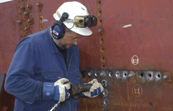 Figure 8.10 Riveting a steel vessel at Bredalsholmen Shipyard and Preservation Centre (BDF).