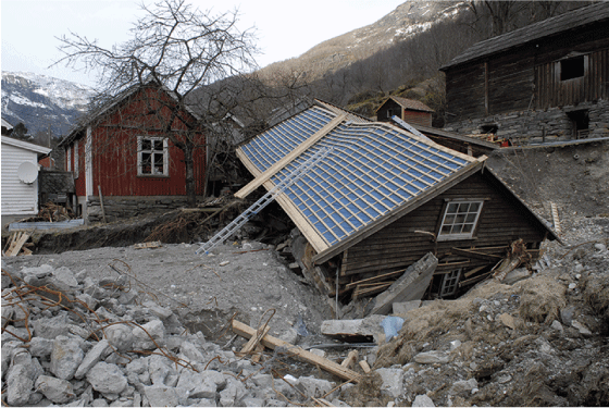 Figur 9.13  Flom og ras er akutte trusler som kan skade kulturmiljø. 