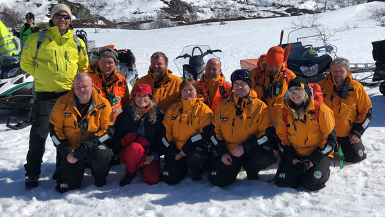 Samfunnssikkerhetsministeren sammen med frivillige i Norsk Folkehjelp i Sirdal ved åpningen av påskeberedskapen 2019.