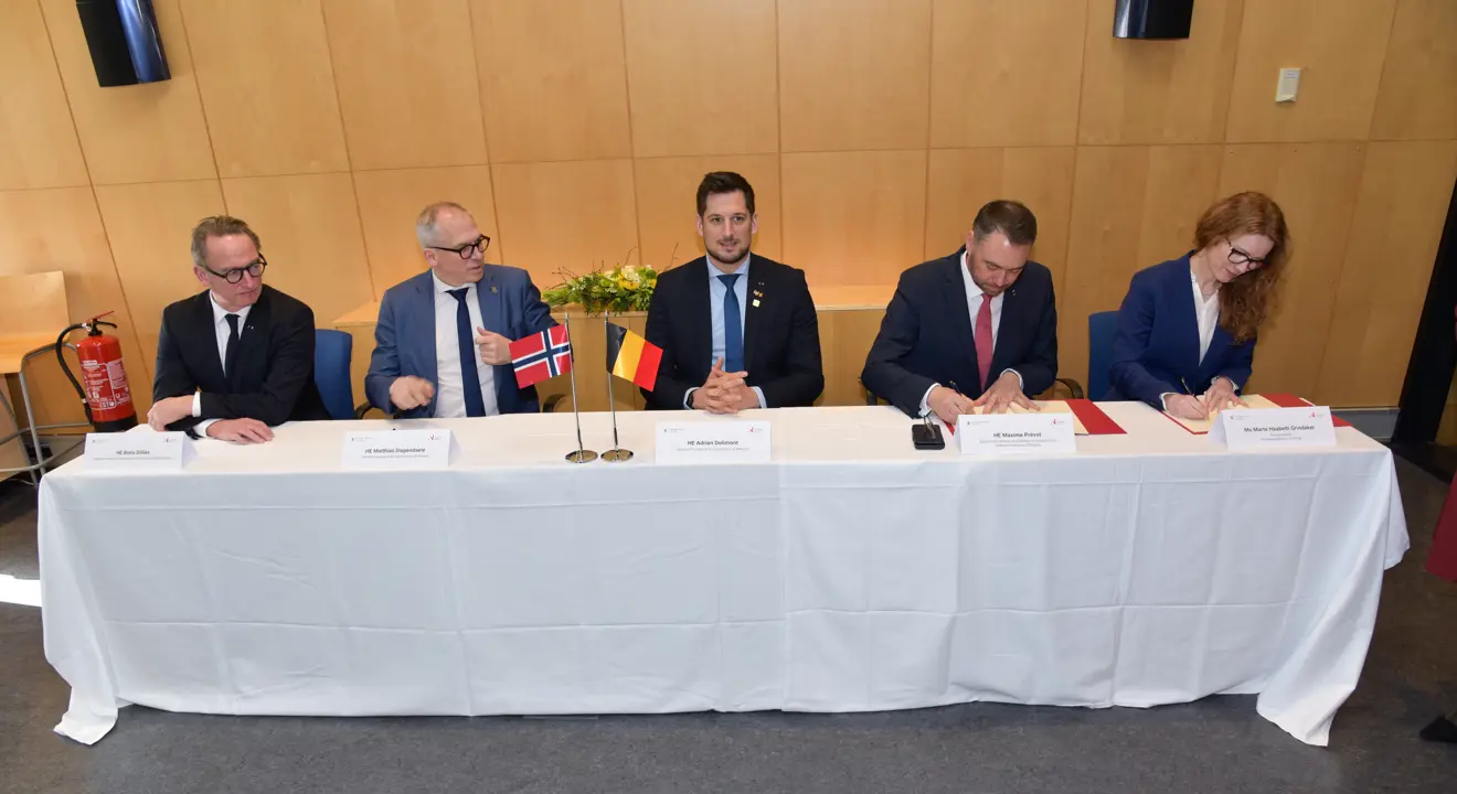 Undertegning av avtalen