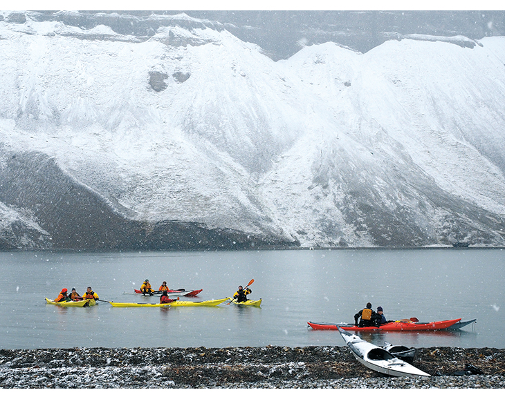 Figur 6.5 Camp Svalbard sommer og vinter er friluftlivscamper for ungdommer i alderen 13 til 18 år bosatt på Svalbard. I løpet av camphelgen får deltakerne oppleve Svalbardnaturen under trygge forhold sammen med kompetente instruktører og ledere.