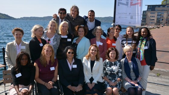 Gruppebilde fra rundebordskonferanse med nasjonale og internasjonale ledere fra idretten i Bergen 24. – 25. mai 2016. 