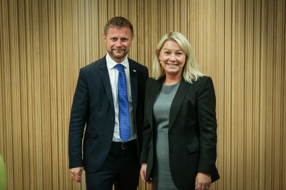 Portrettbilde av næringsministere Monica Mæland og helseminister Bent Høie.