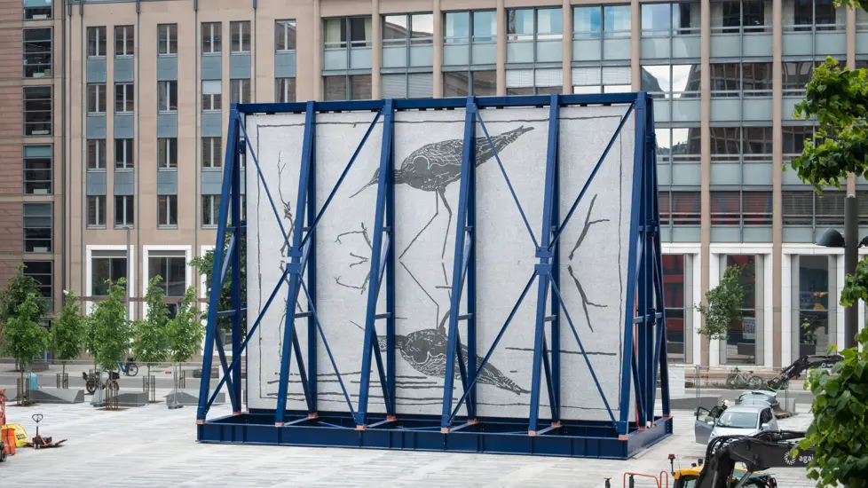 En opprettholdelse (2026), av Matias Faldbakken.