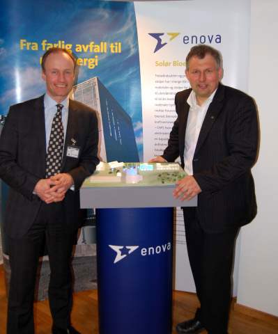 Enova-direktør Nakstad (t.v.) og olje og energiminister Riis-Johansen under presentasjonen av Enovas resulatrapport torsdag 18. mars. Foto: UC/OED