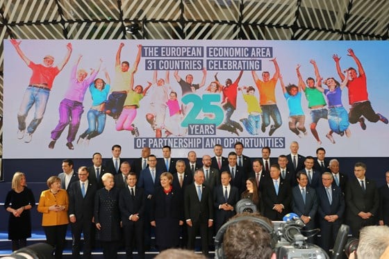 22. mars deltok Norges statsminister Erna Solberg på et toppmøte i Det Europeiske råd sammen med andre statsledere fra EØS-området. Dette var for å markere og feire EØS-avtalens 25-års jubileum