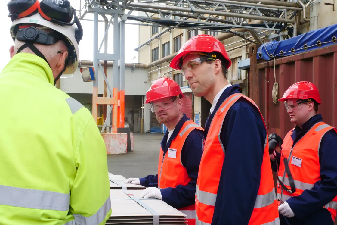 Klima- og miljøministeren besøker Glencore Nikkelverk