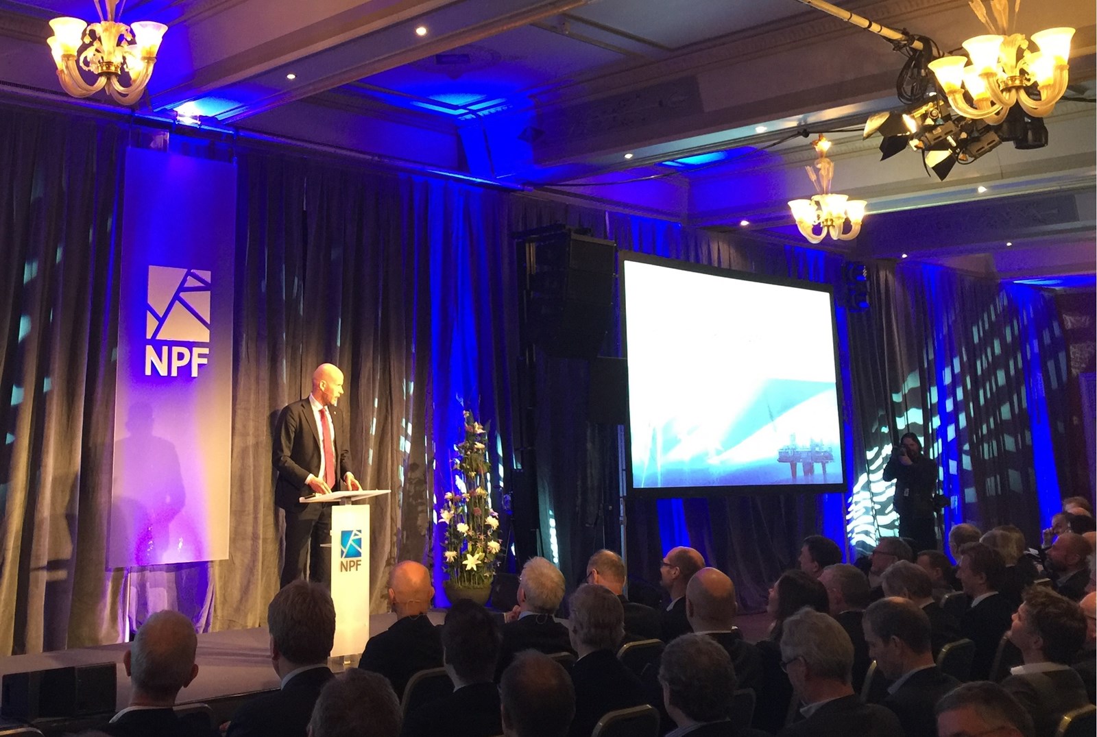 Olje- og energiminister Tord Lien holder sitt innlegg under Sandefjord-konferansen.