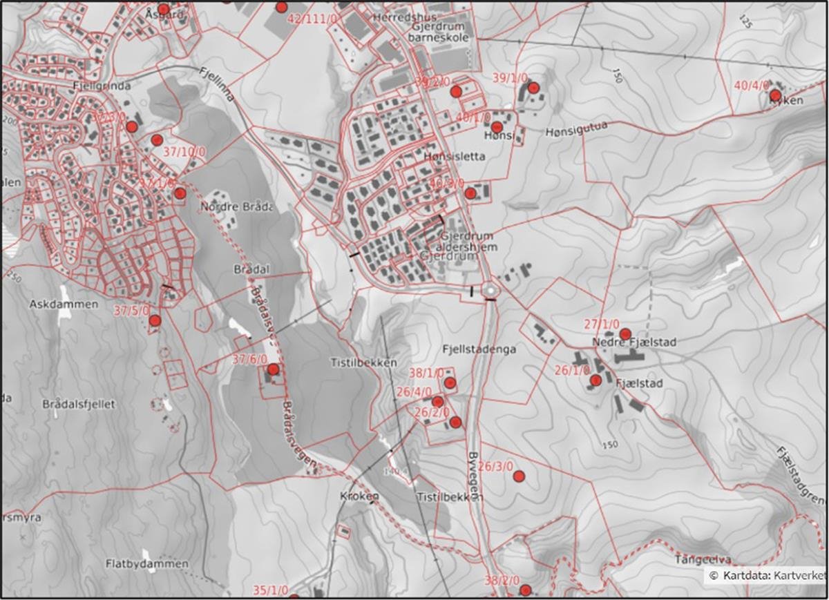 Kart med gårds- og bruksnummer og eiendomsgrenser i skredområdet.