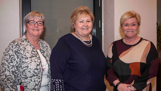 Fra venstre leder av YS, Jorunn Berland, statsminister Erna Solberg og finansminister Siv Jensen.