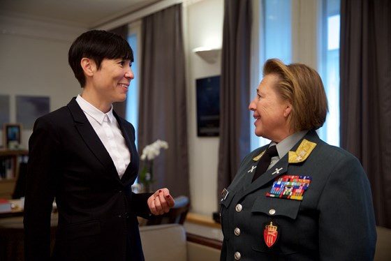 Forsvarsminister Ine Eriksen Søreide og Kristin Lund.