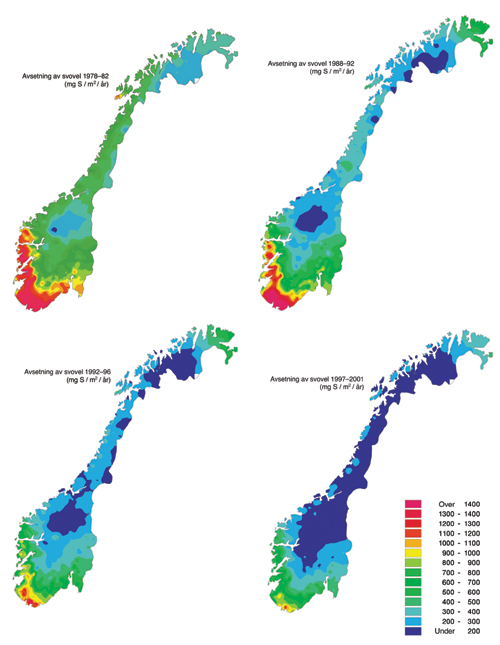 Figur 10.4 Total avsetning med luft og nedbør av svovel i Norge
for periodene 1978–1982, 1988–1992, 1992–1996
og 1997–2001. Fremstillingen er korrigert for bidrag fra
sjøsalt, dvs. at figuren i hovedsak viser menneskeskapte
bidrag