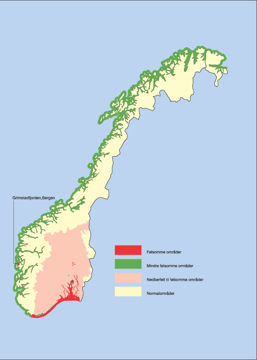 Figur 7.1 Områdeinndeling etter EUs avløpsdirektiv.
 Kyststrekningen svenskegrensa-Lindesnes samt Grimstadfjorden ved
 Bergen er identifisert som følsomme områder.