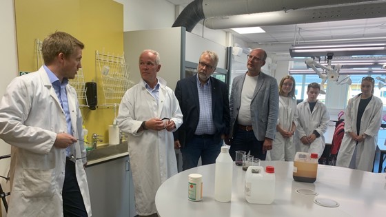 Jan Tore Sanner besøke Røros videregående skole.