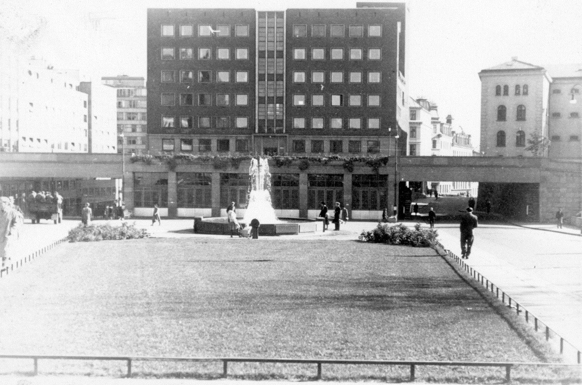 Arne Garborgs plass med Hovedbrannstasjonen 1942