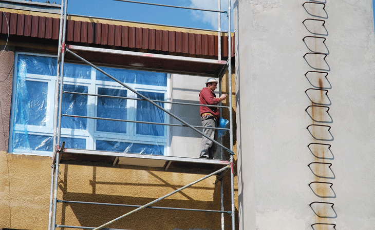 Figur 3.1 Energieffektivisering av bygninger er blant de mest effektive tiltakene for å redusere utslipp av klimagasser. Her fra Busko-distriktet i Polen hvor sju skolebygg ble etterisolert og fikk nye vinduer og dører.