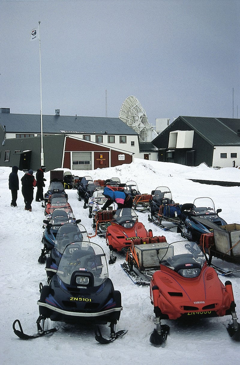 Figur 7.2 Snøscooter-følge ved Isfjord Radio