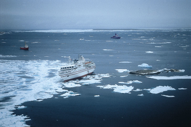 Figur 9.1 «Hanseatic» på grunn i Murchisonfjorden