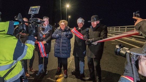 Statsminister Erna Solberg åpner Hålogalandsbroa.
