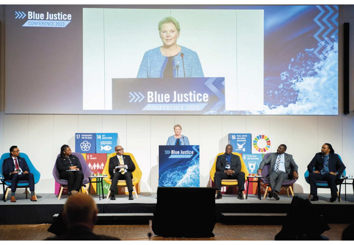 Figur 2.8 Utviklingsminister Anne Beathe Tvinnereim taler under Blue Justice-konferansen.