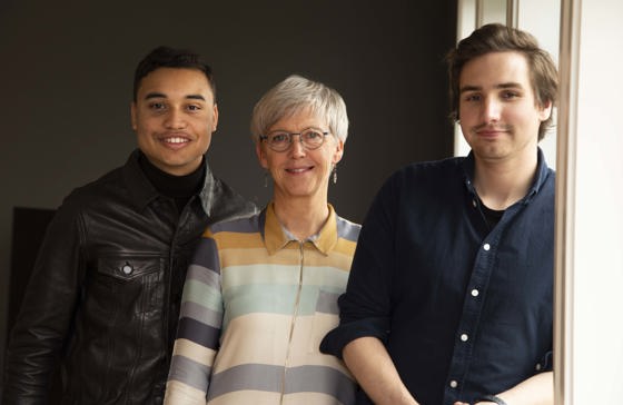 Bilde av politiker Sebastian Henriksen, prosjektleder Kirsti Methi og designer Martin Bendiksen, som samarbeider om "Arktisk demokrati".