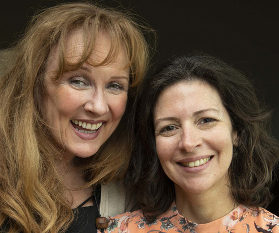 Portrettbilde av Sylvi Barman-Jenssen (t.v.), prosjektleder for tjenestedesign, og Michele Renee Widerøe, daglig leder for NODA.