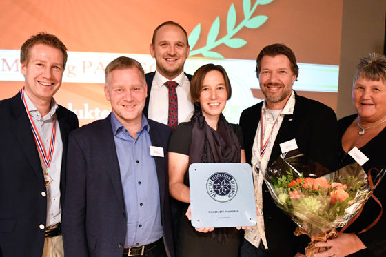 Fra venstre:  Espen Larsen fra Finsbråten, Erik Mydland fra Mydland, statsråd Jon Georg Dale, Elin Brunsdon fra Animalia, Pål Espung fra Nortura og Marit Nicolaisen fra Grilstad. 