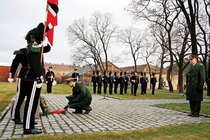Figur 8.1 H.K.H. Kronprins Haakon Magnus legger ned krans på Akershus festning