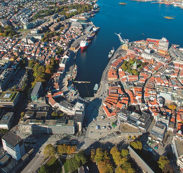Luftfoto over sentrum og havnen i Stavanger.